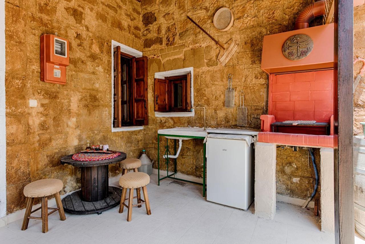 Hara'S Traditional Detached House In Malona Malona Village Exterior foto